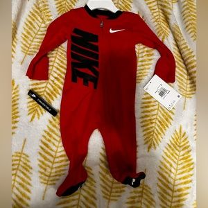 NIKE BABY ONESIE SIZE 3 MOS
